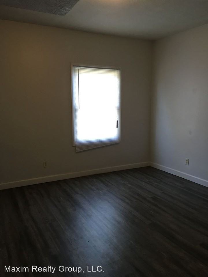 1819 PINKNEY ST - Photo 3 of 11