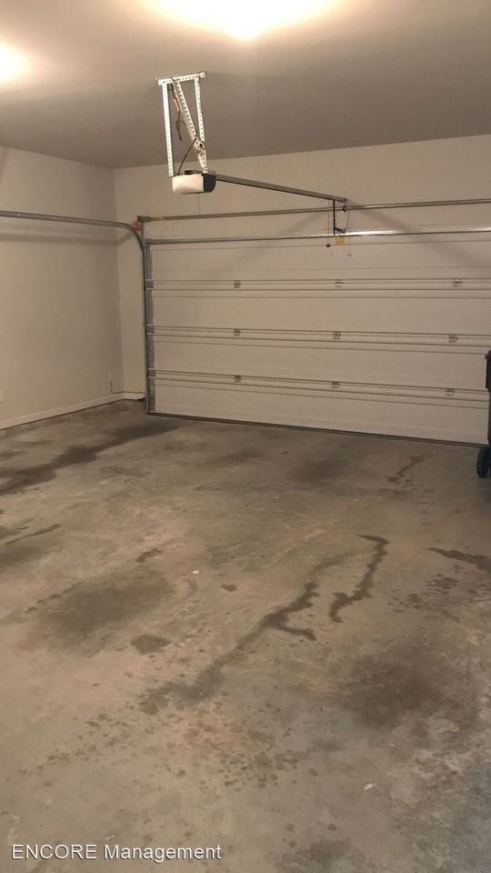 541 Tulip Ln - Photo 3 of 17