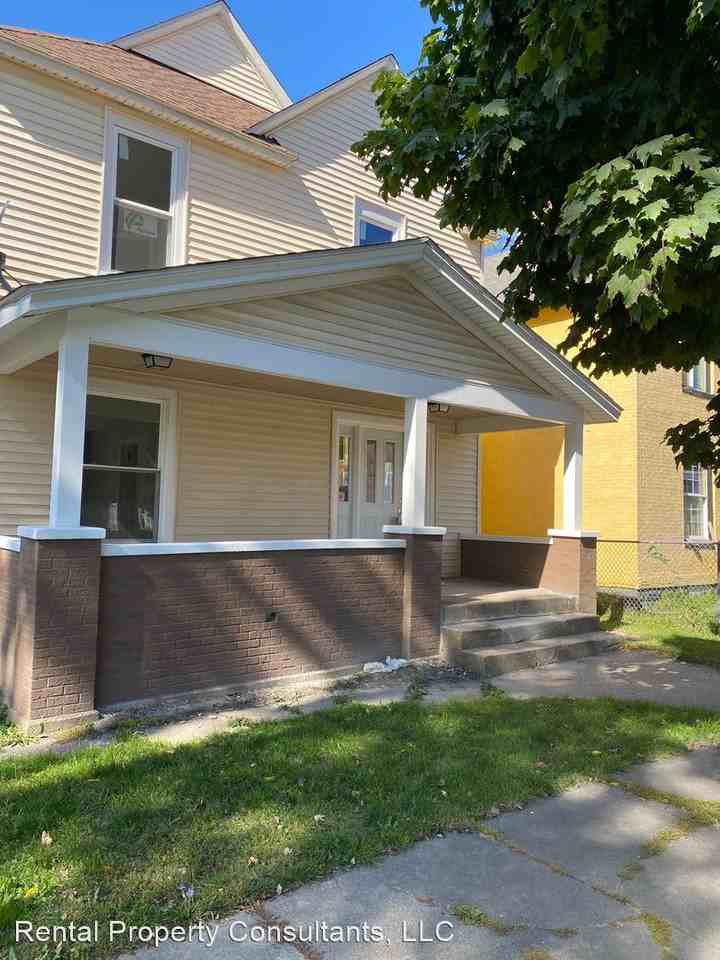 907 Caulfield Ave Sw - Photo 2 of 11