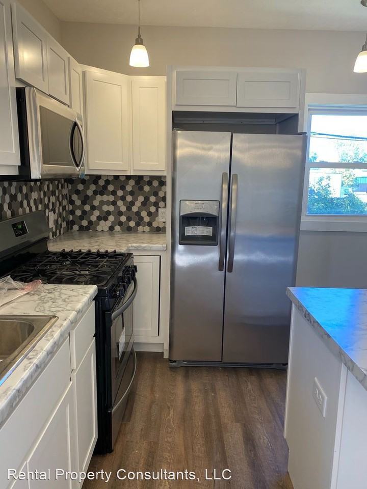 907 Caulfield Ave Sw - Photo 3 of 11