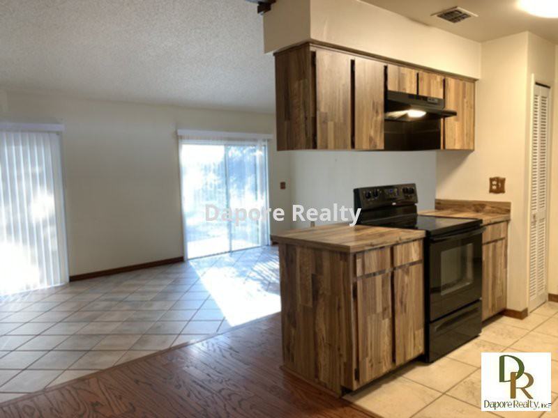 303 Hidden Lake Dr - Photo 4 of 14