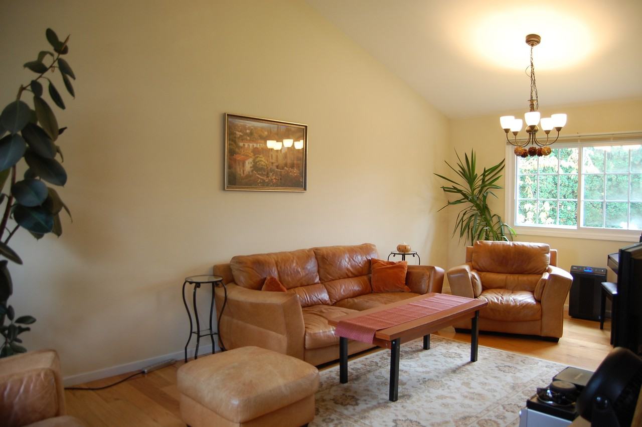 1208 Duke Ct - Photo 2 of 13