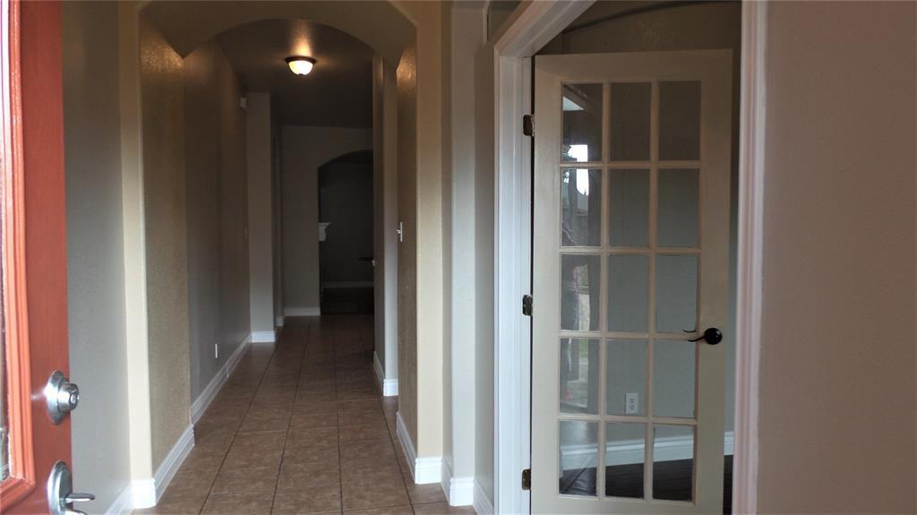 801 Bastrop Dr - Photo 2 of 24