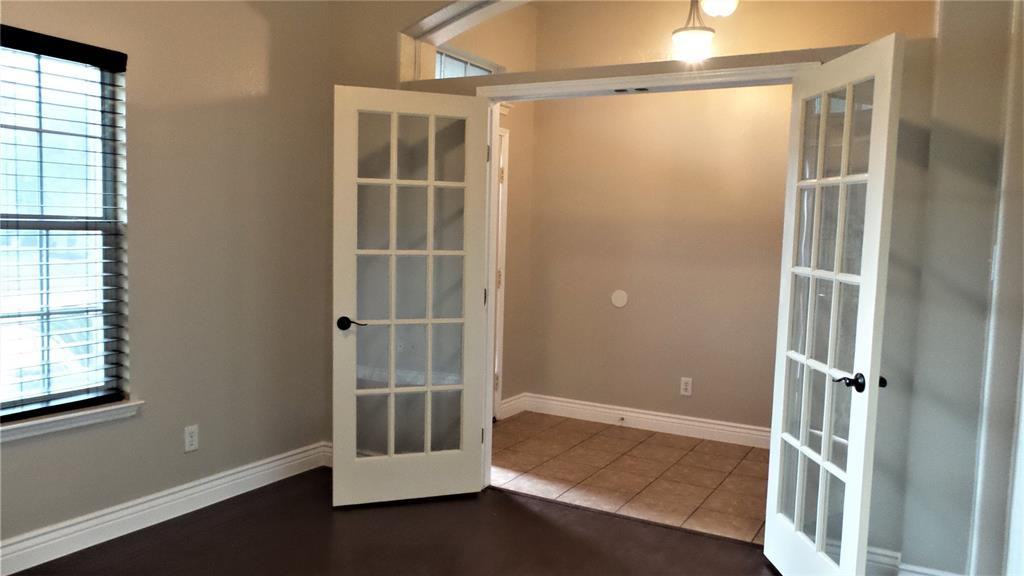 801 Bastrop Dr - Photo 3 of 24