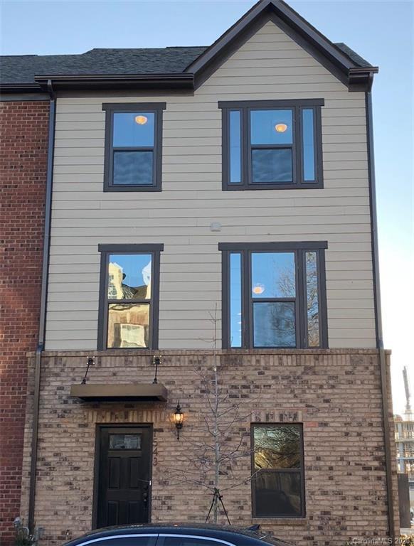 1543 S Church St - Photo 2 of 15