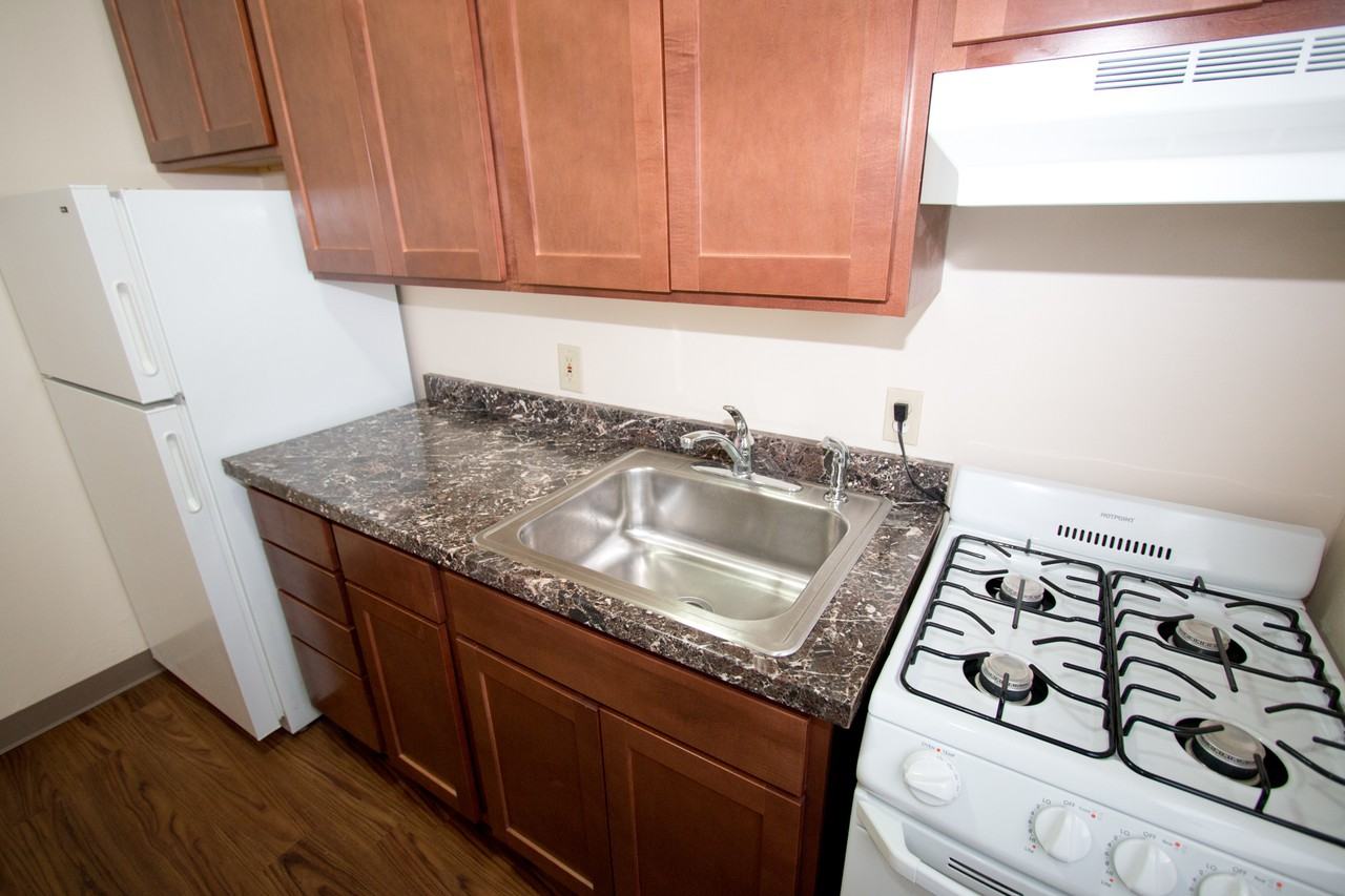 Highland Towers Apartments - Photo 3 of 26