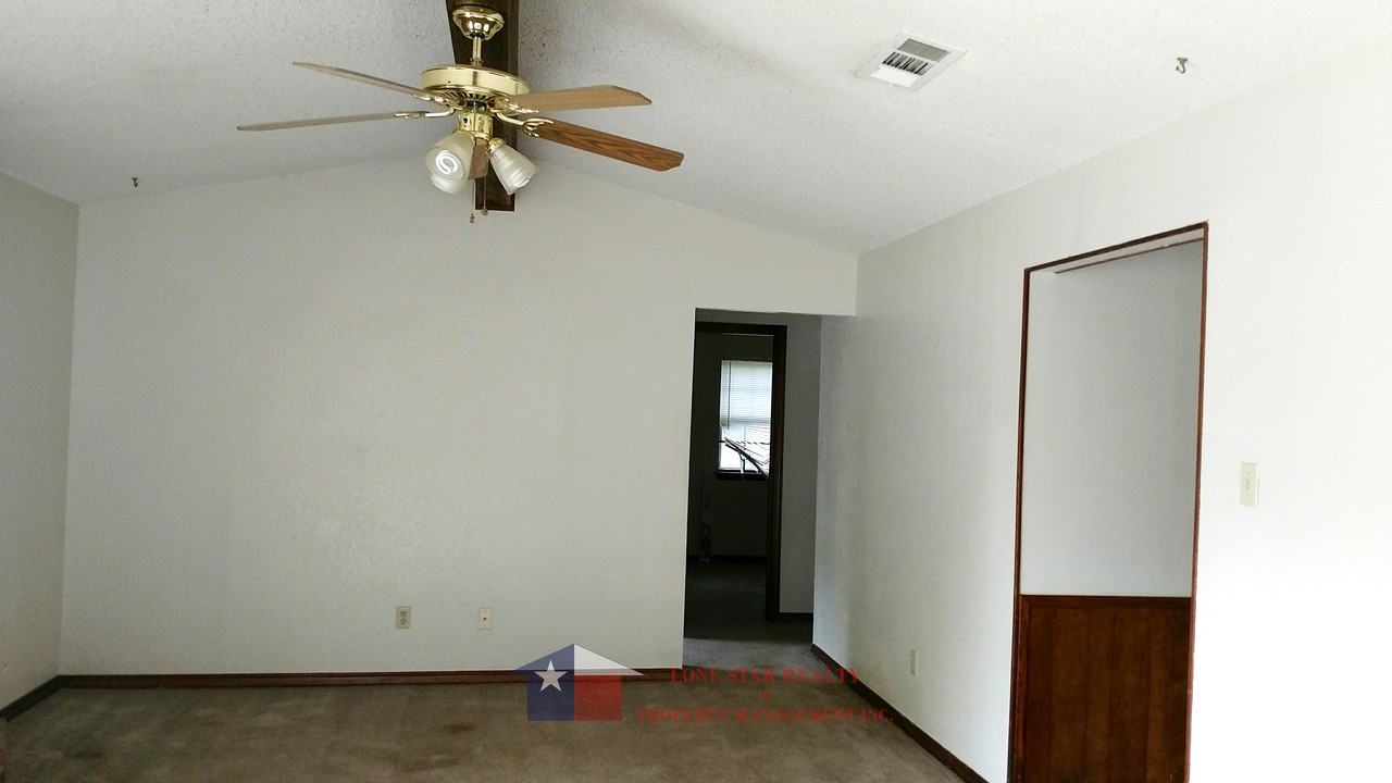 207 East Hogan Drive - Photo 3 of 16