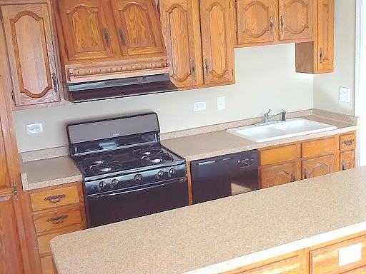 1800 Endicott Cir - Photo 2 of 15
