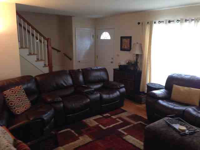 305 Tamarack Ave - Photo 3 of 10