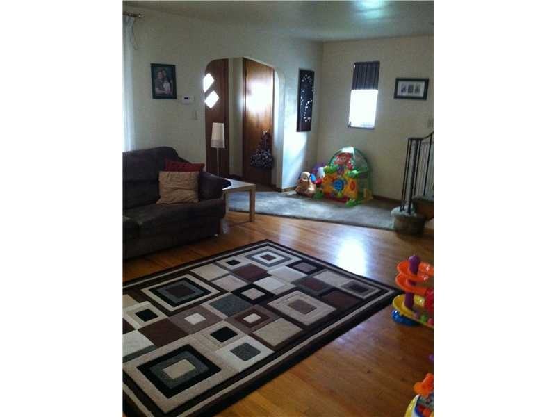 800 Greenfield Ave - Photo 3 of 5