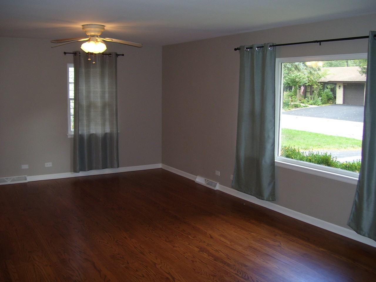 839 Emerald Dr - Photo 2 of 20