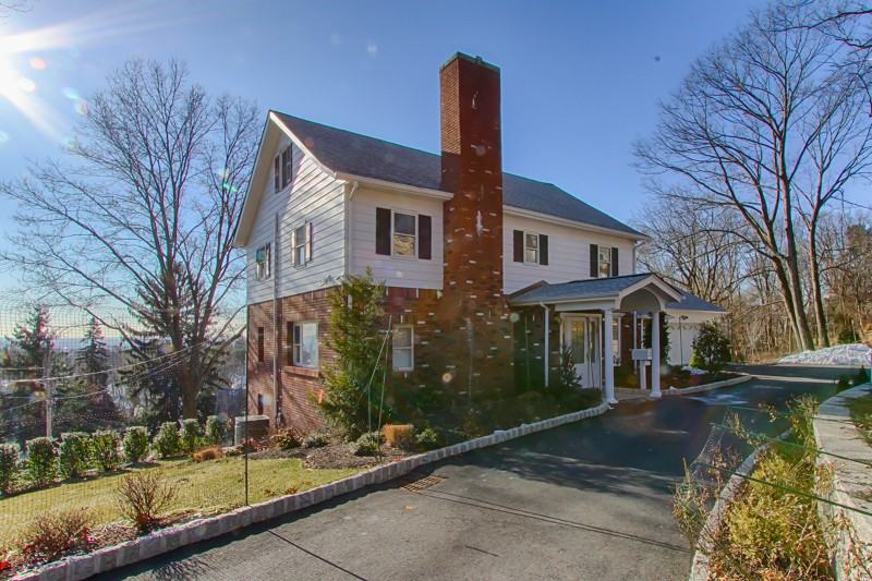 138 Barnett St - Photo 2 of 17