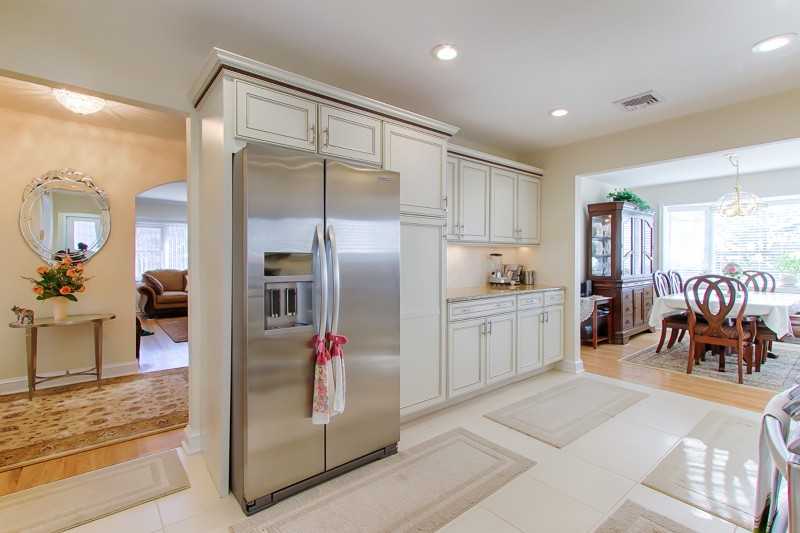 138 Barnett St - Photo 3 of 17