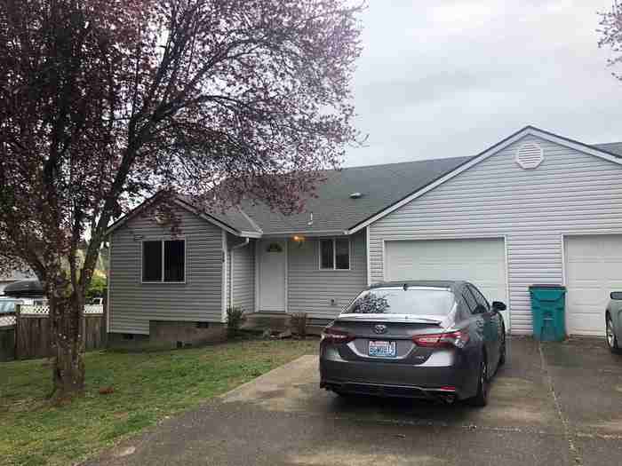 320 E 6th St - Photo 2 of 9