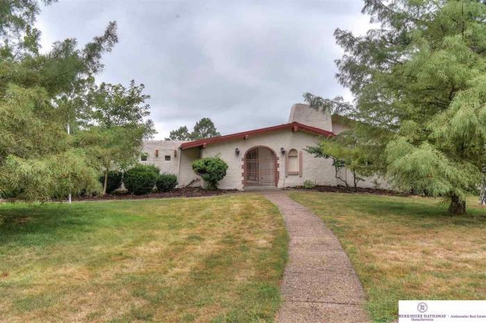 4680 Willit St - Photo 2 of 39