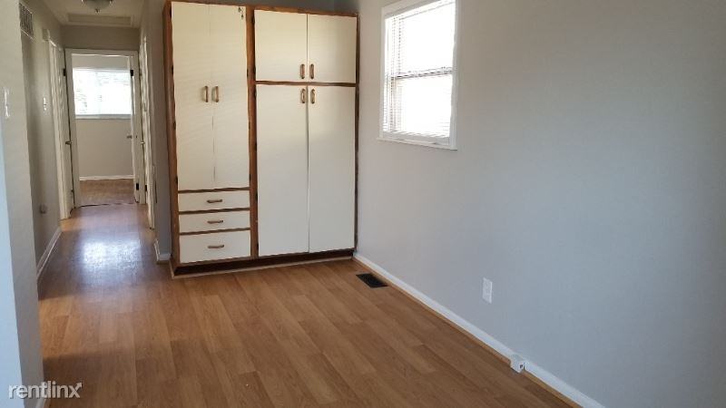 7703 Alaska Ave - Photo 3 of 16