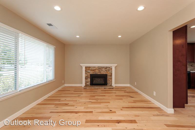 385 Avenida Manzanos - Photo 3 of 13