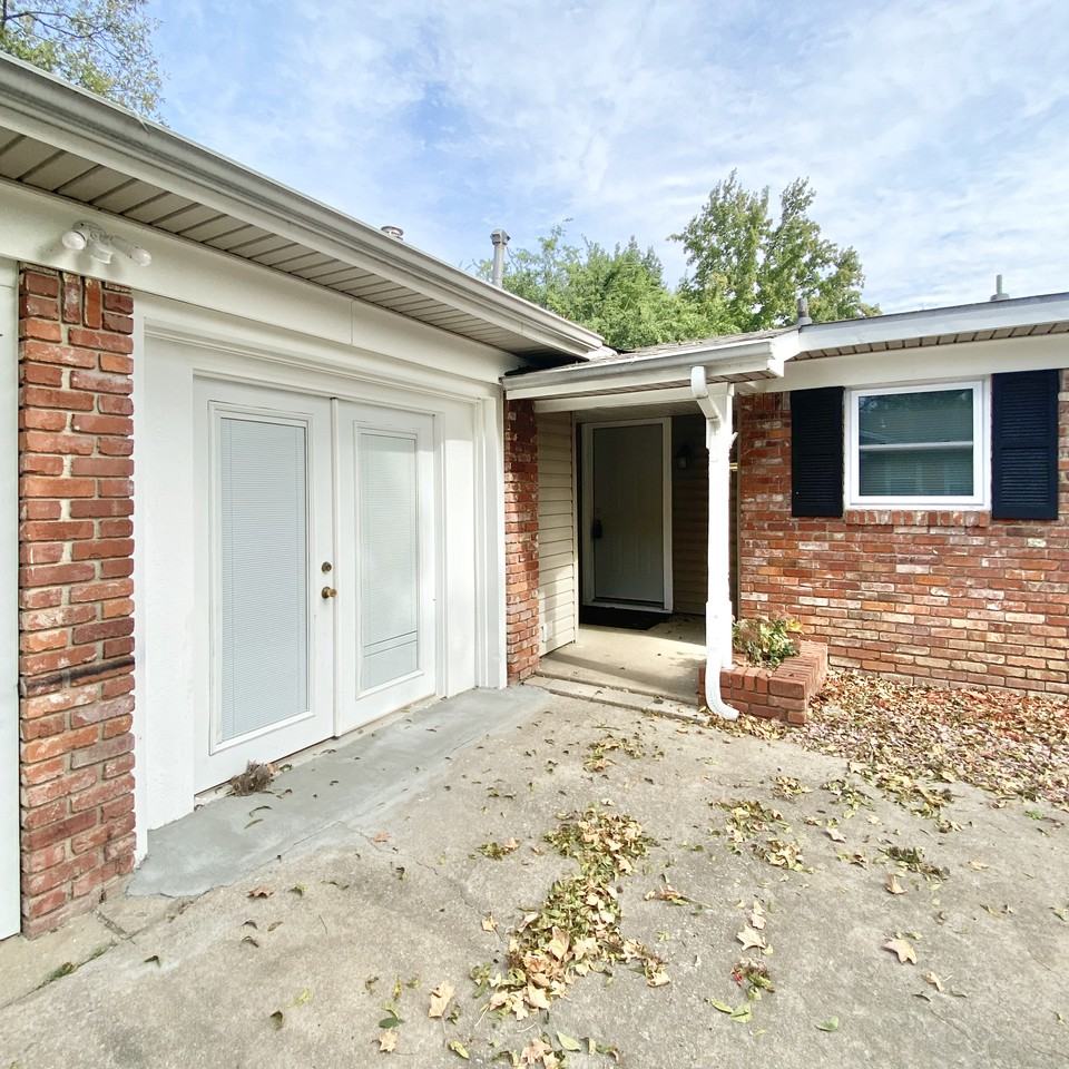 204 Lenox Dr - Photo 3 of 36