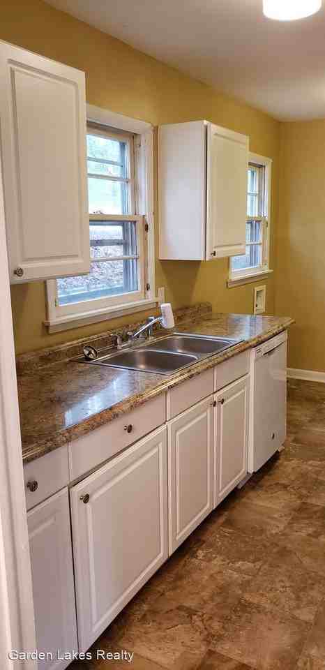 108 Plymouth Rd Nw - Photo 3 of 13