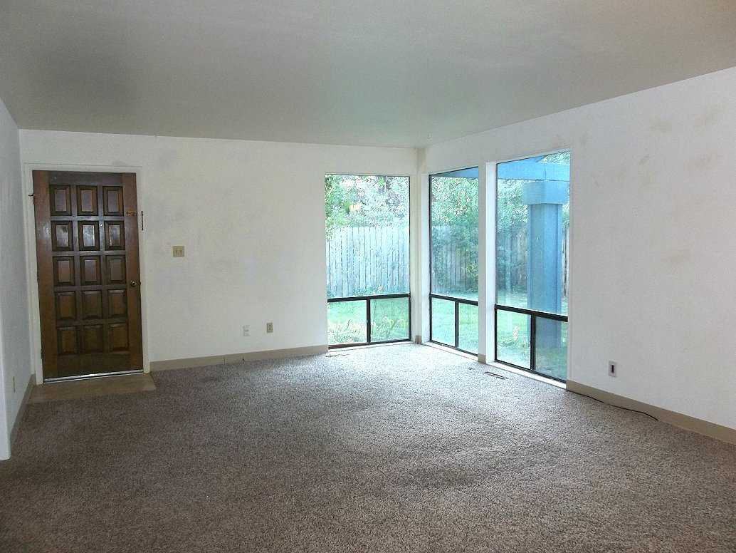 2721 Parklake Ct - Photo 2 of 9