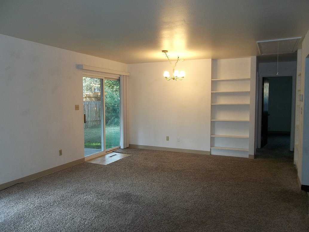 2721 Parklake Ct - Photo 3 of 9