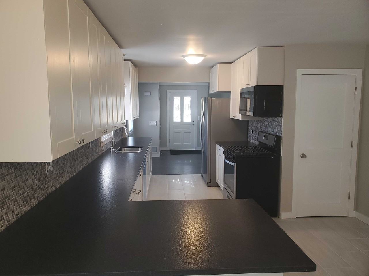 5405 Lincoln St - Photo 3 of 15