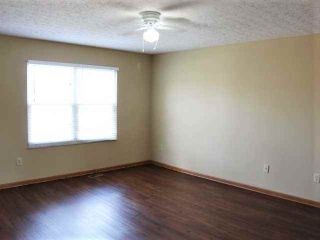 1096 Wesley Dr - Photo 3 of 15