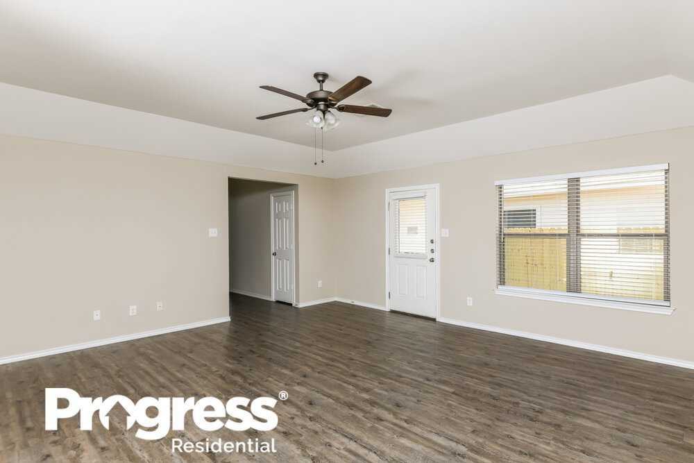 2000 Alanbrooke Dr - Photo 3 of 16