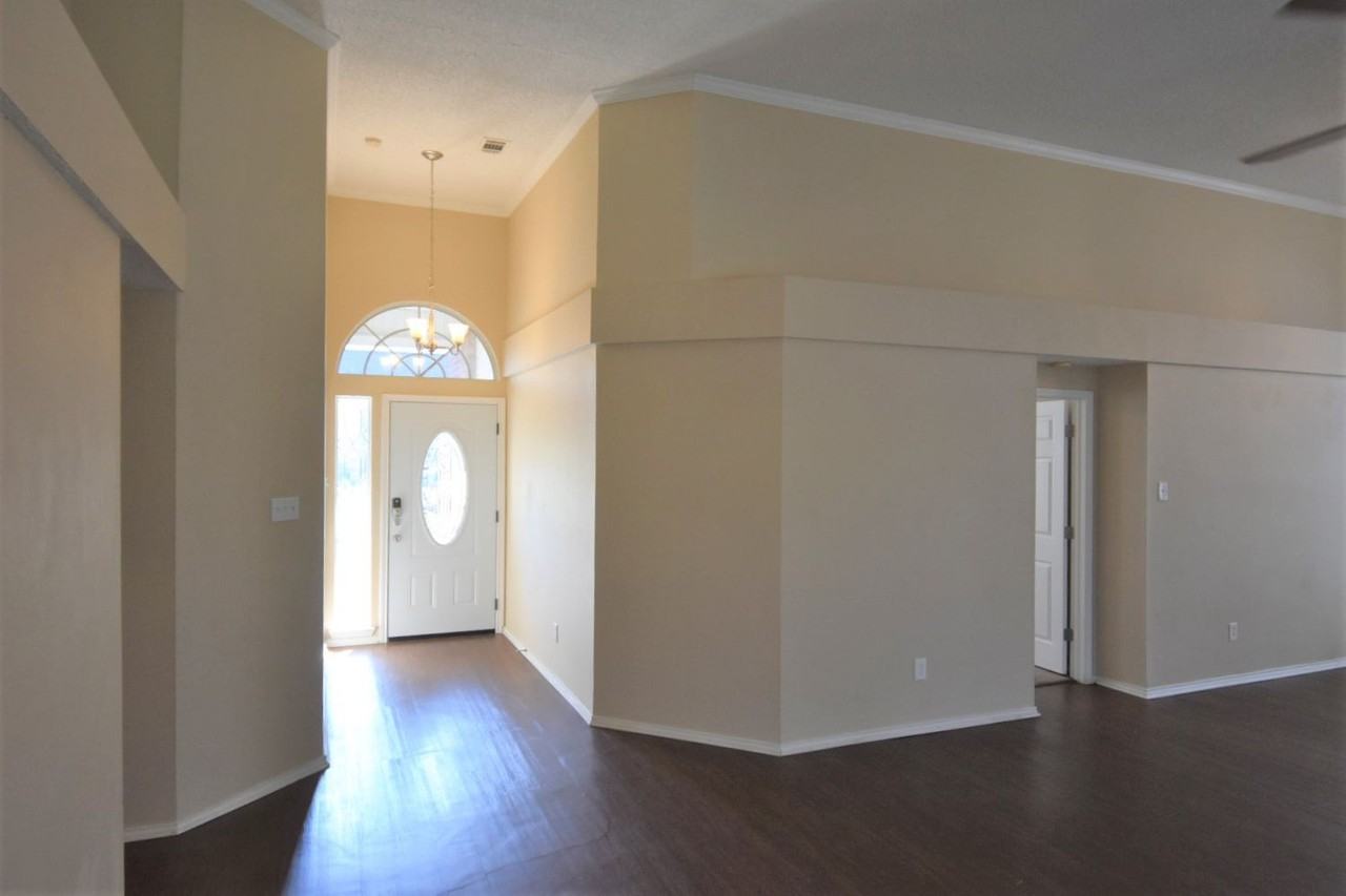 5717 Highgate Ln - Photo 2 of 18