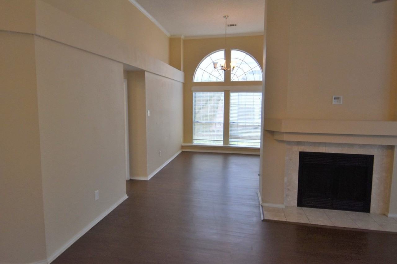 5717 Highgate Ln - Photo 3 of 18