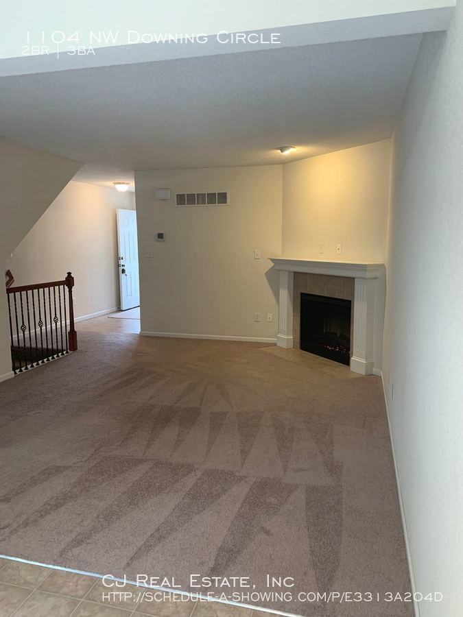 1104 Nw Downing Cir - Photo 2 of 9
