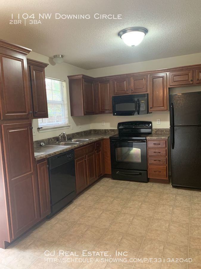 1104 Nw Downing Cir - Photo 4 of 9