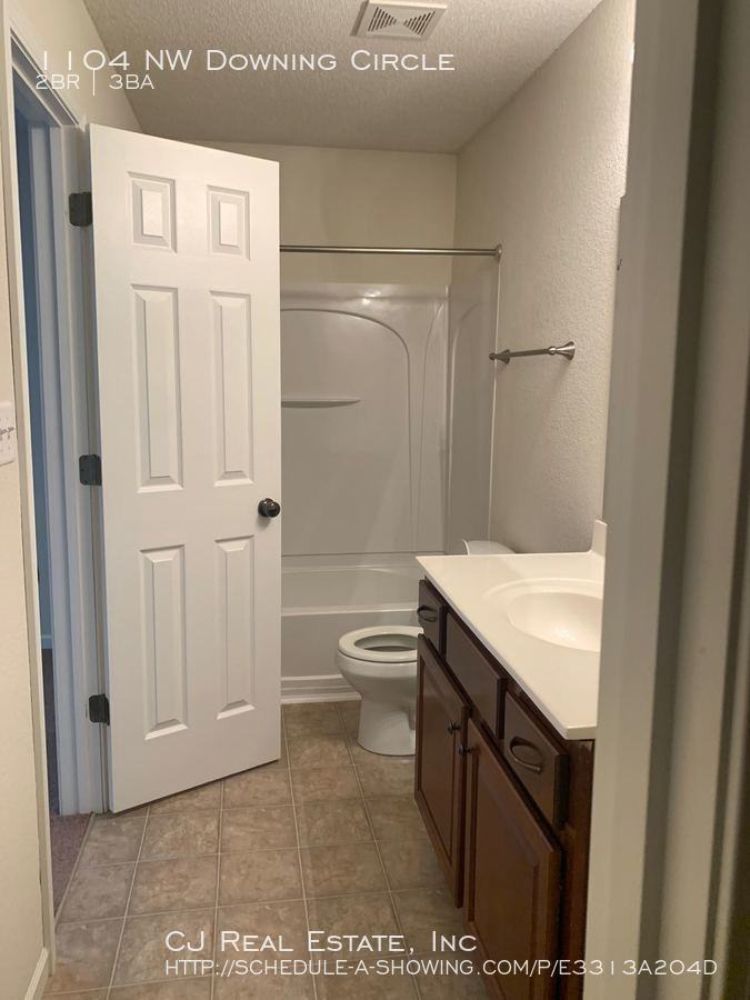 1104 Nw Downing Cir - Photo 7 of 9