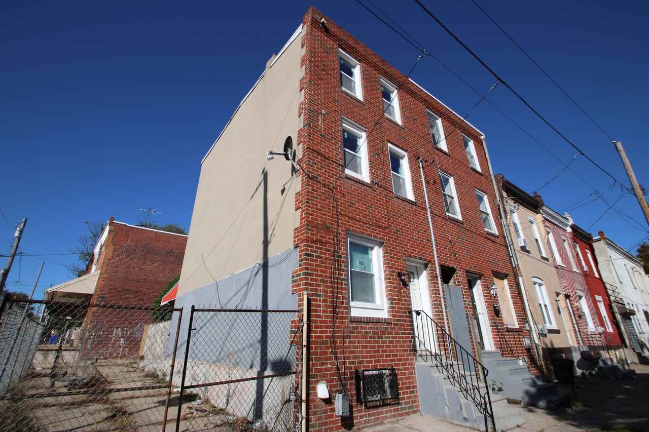 882 North Fallon Street - Photo 2 of 24