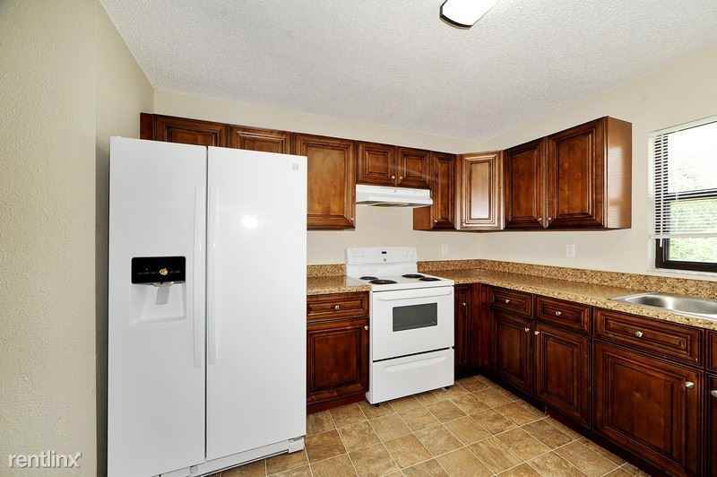 1990 Taylor Lake Cir - Photo 3 of 25