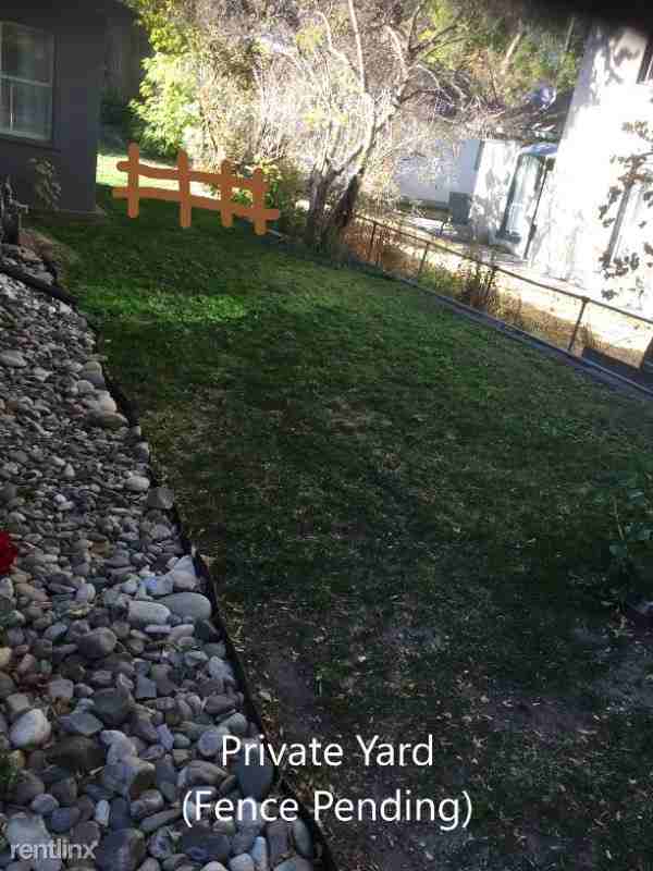 312 312 N Davis St 1/2 - Photo 3 of 13