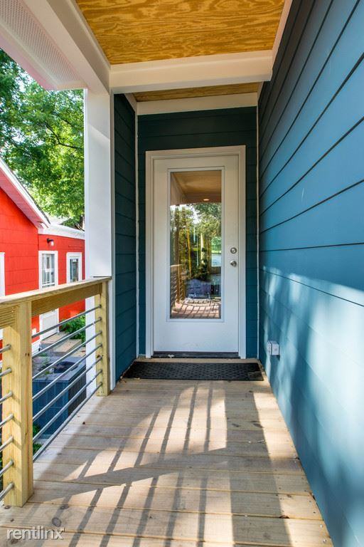 1611 1611 Lillian St B - Photo 3 of 38