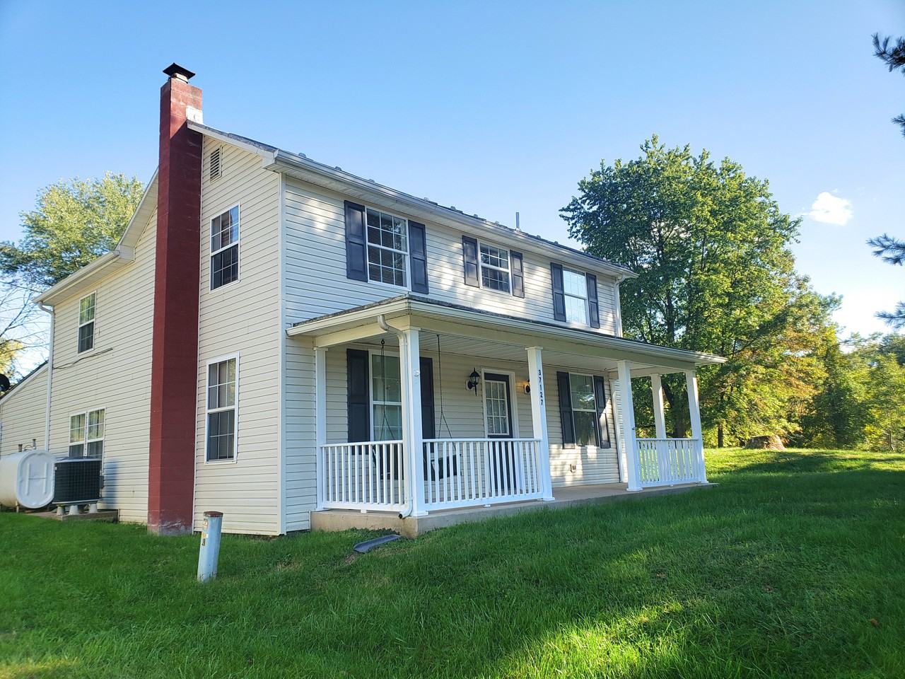 37127 Butts Ln - Photo 2 of 22