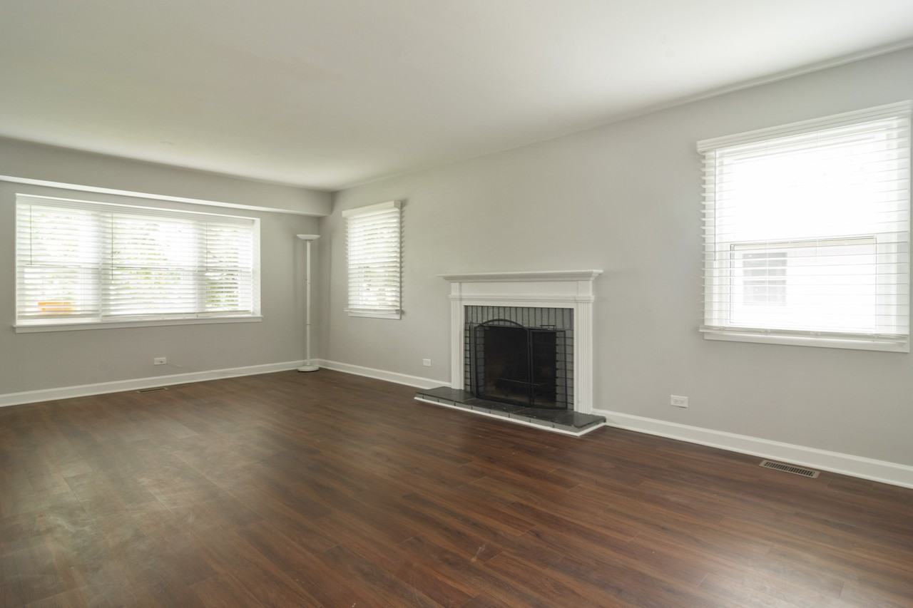 601 Silver Rock Ln - Photo 3 of 17