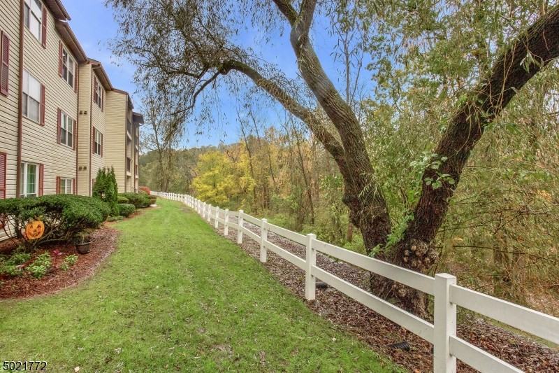 225 Robertson Way - Photo 2 of 17