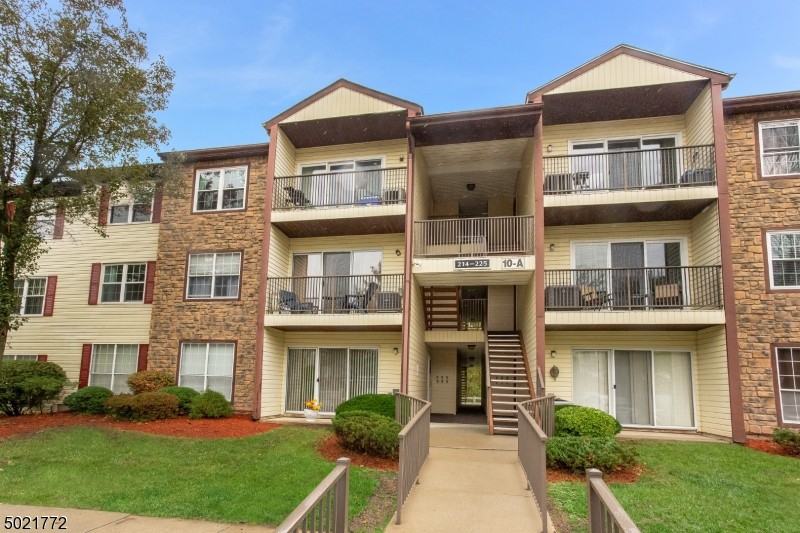 225 Robertson Way - Photo 3 of 17