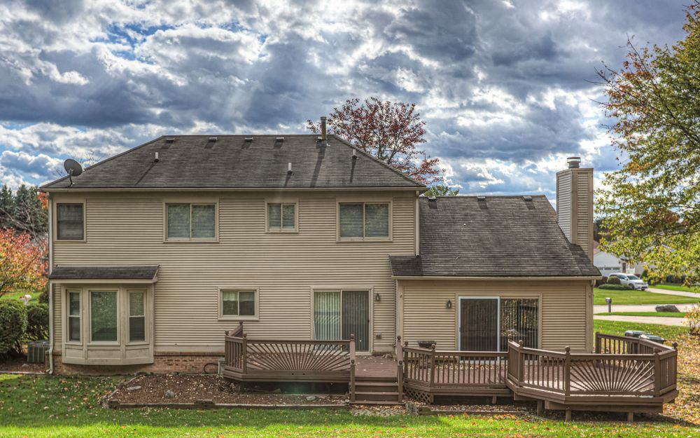 1071 Ridgeview Cir - Photo 2 of 31