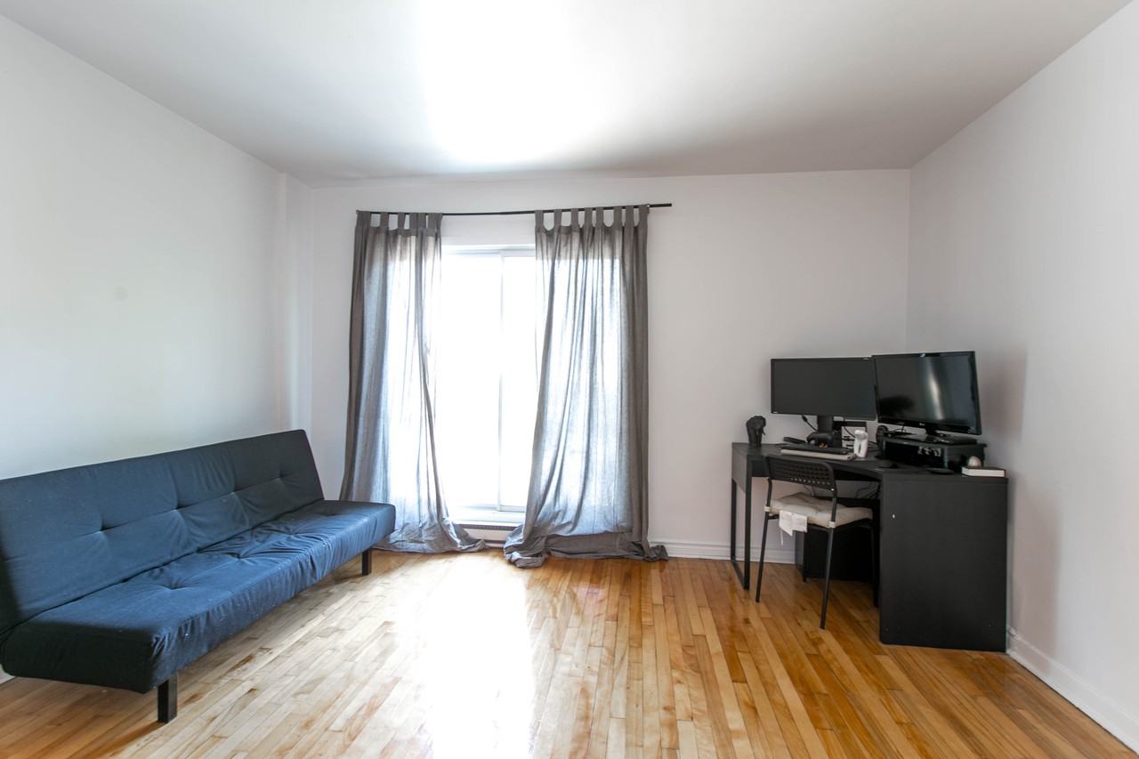 3316 Avenue Maréchal - Photo 2 of 5