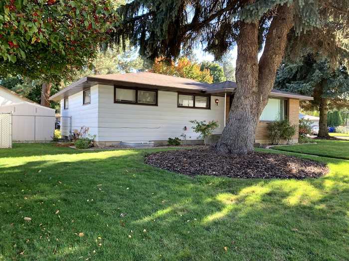 7918 N Hughes Dr - Photo 3 of 50