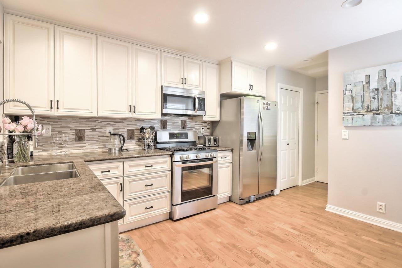 17125 Creekside Cir - Photo 3 of 24