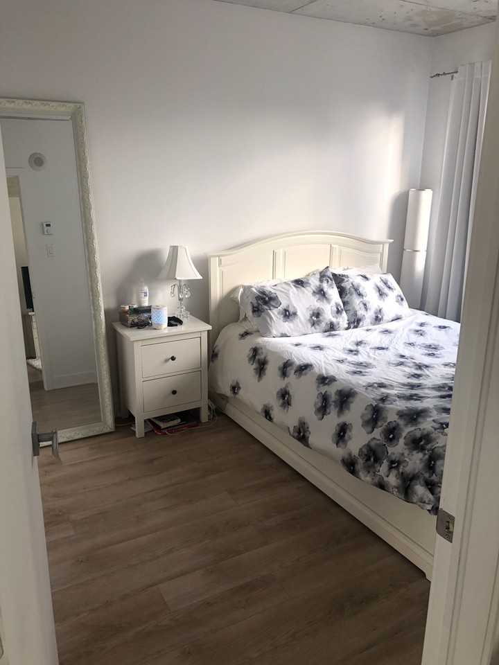 1140 Rue Wellington - Photo 3 of 7