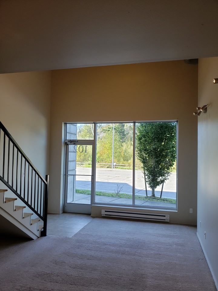 The Edge - Photo 3 of 9