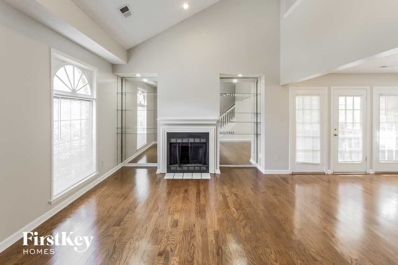 1611 Smokehouse Drive - Photo 2 of 11