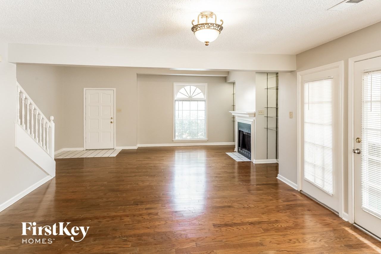 1611 Smokehouse Drive - Photo 3 of 11