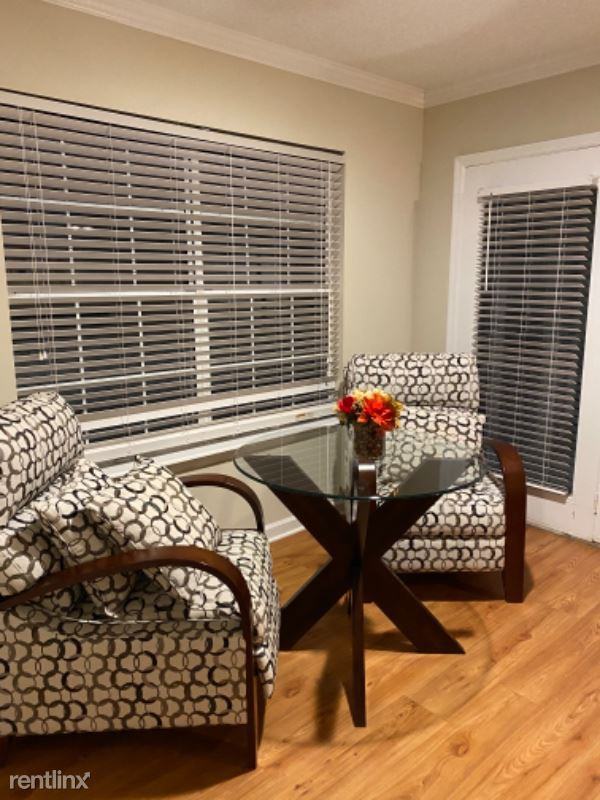 810 Williamsburg Ln - Photo 3 of 15